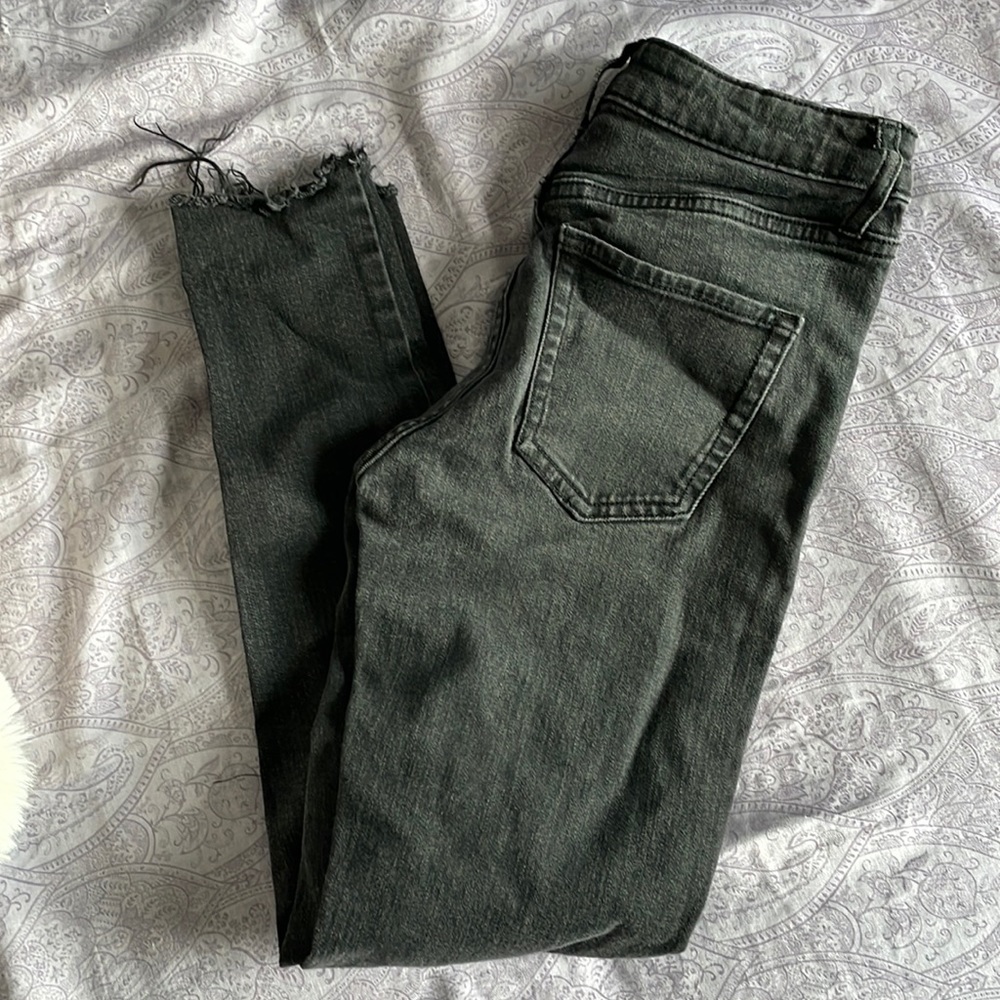Distressed skinny jeans